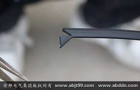 安邦太陽能電伴熱帶安裝操作(安裝示意圖)(圖21) 請勿剪切到金屬導線