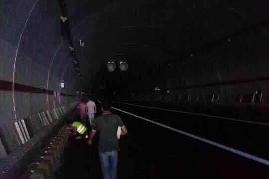 焦坪隧道電伴熱工程施工瞬間 焦坪隧道電伴熱工程施工瞬間