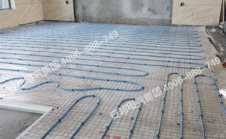 揚(yáng)州錦苑別墅區(qū)發(fā)熱電纜家庭電地暖(圖2) 客廳電地暖安裝圖