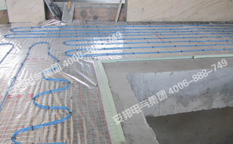 揚(yáng)州錦苑別墅區(qū)發(fā)熱電纜家庭電地暖(圖4) 樓梯口電地暖安裝圖